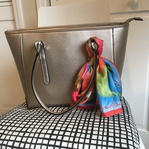 Goldish purse with RL short tie scarf! 👜😻